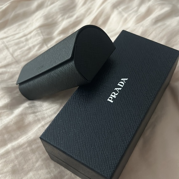 NEW PRADA BLACK EYEWEAR CASE - Picture 4 of 4